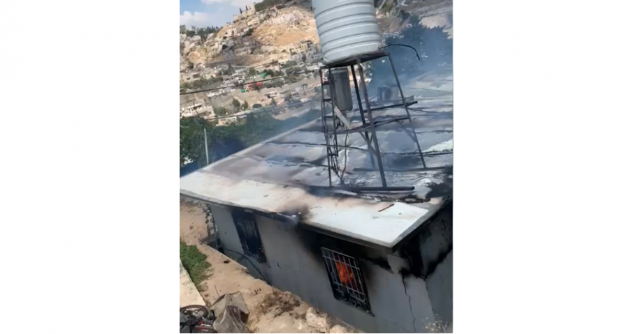 فيديو : اخماد حريق بمنزل في بلدة سلوان ، القدس